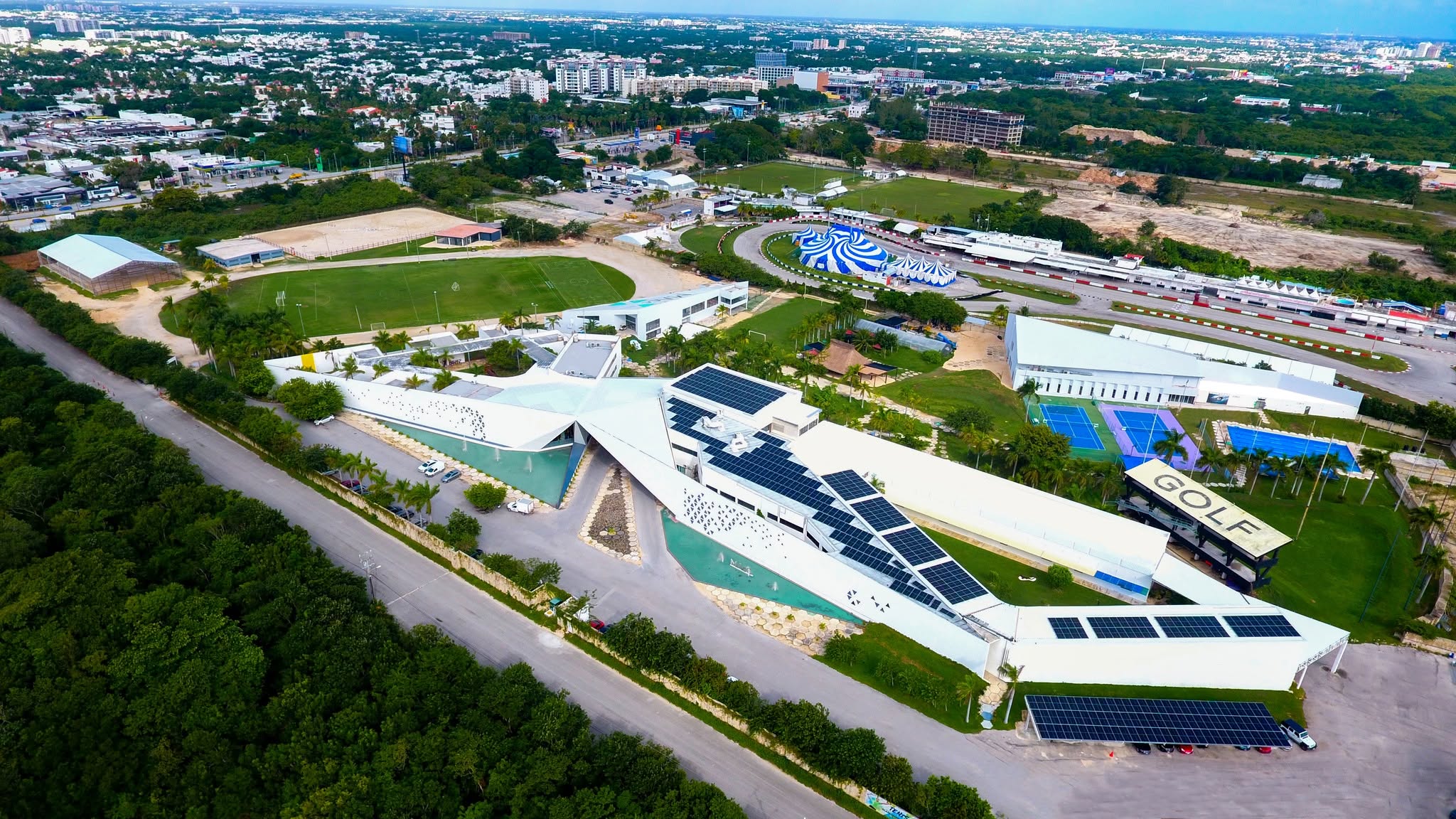 Vista aérea del campus para iniciar el recorrido virtual